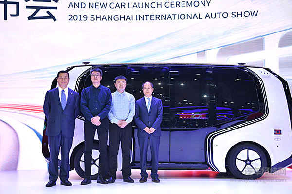 上海车展双燕飞舞 东风汽车"五化"成果齐亮相