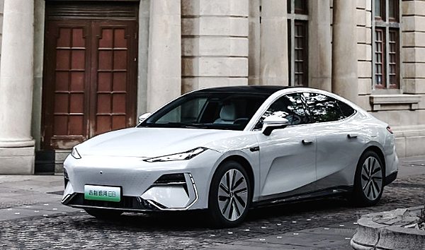 颜值较高性能不错 吉利银河E8该如何定价？