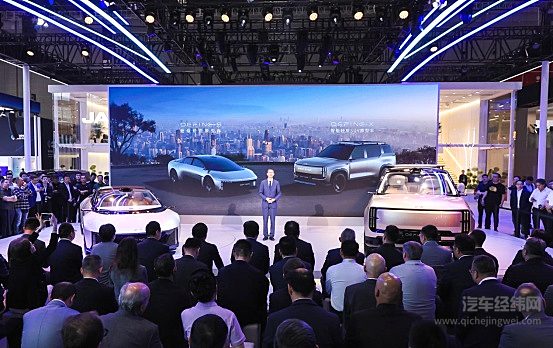 时代匠心 全球共赢 江汽集团闪耀2025上海车展