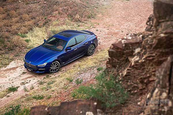 驰骋奔腾西北疆域 深度体验三叉戟品牌全系家族的强悍操控与野性魅力