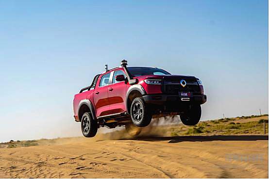 专为越野爱好者打造 长城炮越野皮卡硬核配置挑战改装！