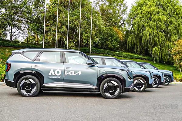 官方指定接待用车交付 起亚EV5将为2025澳网中国发布会提供绿色出行服务