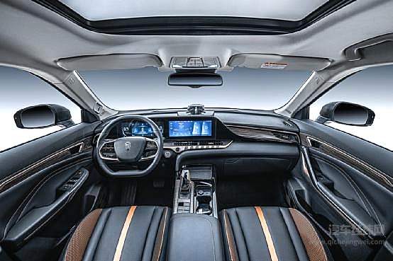 中国制造当潮不让！ 奔腾T55携手李宁羽毛球跨界上市