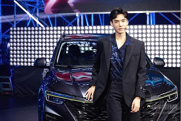 国潮上新，最强王者 荣威RX5 PLUS正式上市，领潮惊喜价9.88-13.48万元