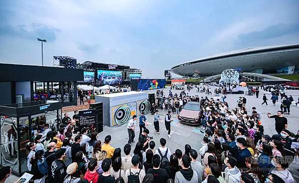 以英雄之名掀新生浪潮 奔驰全系新生代车型身处“C”位尽显光芒