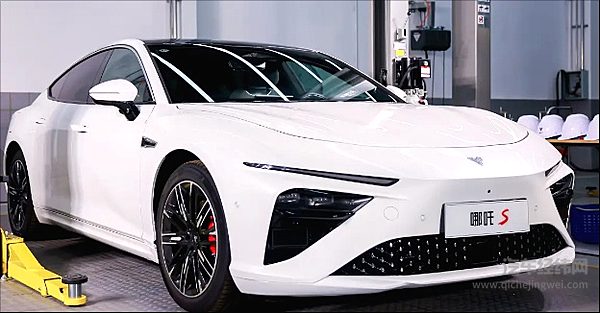 领克07 EM-P与哪吒S 谁能真正“硬控”到你？