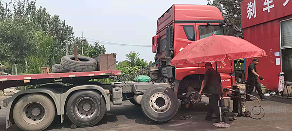 运输人王玉磊：选择解放青汽JH6作为好“搭档” 钢卷运输也可安全省油兼得