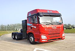 一汽解放青汽解放JH6X4 純電動重卡牽引車 (CA4256P25T1BEVA80)400kwh