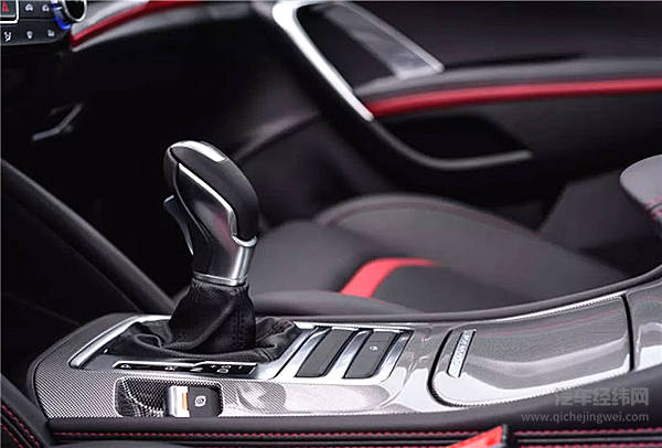 长安CS55轻年版要走“黑红”路线！