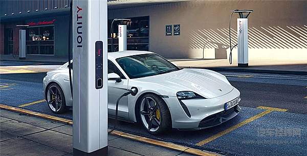 中国劳斯莱斯车主20%不到20岁！