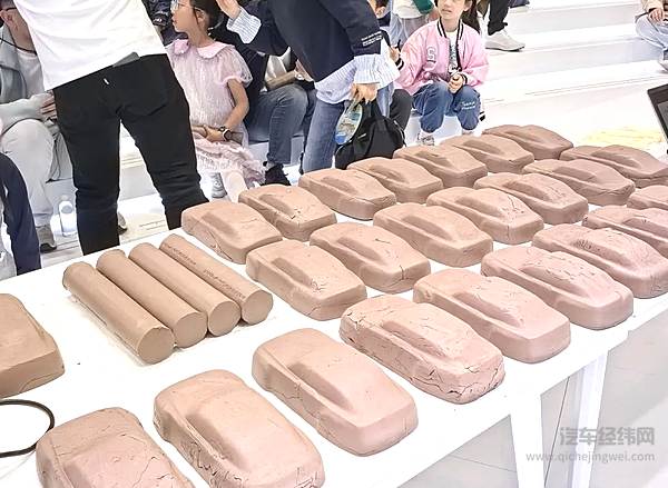 上汽集团携素质教育成果闪耀上海车展