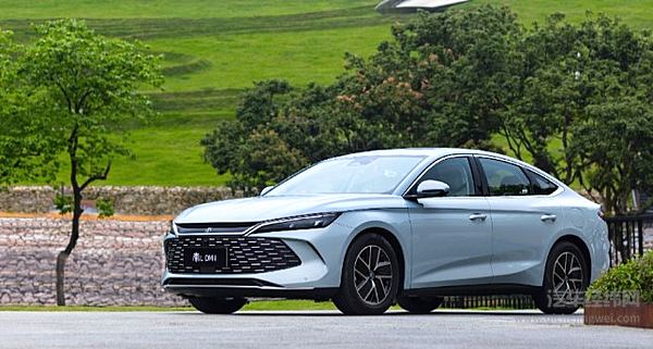 百公里亏电油耗2.9L综合续航2100km 秦L真的完胜银河L6吗？