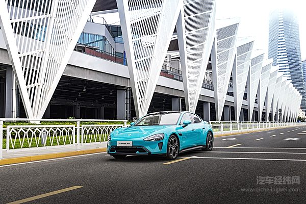 既想运动还要顾家 极狐阿尔法S对比小米SU7该选谁？