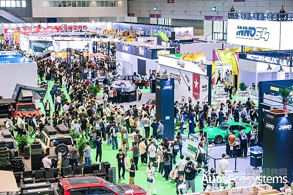 九州汽车生态博览会盛大启幕，首日超10万人前来观展！