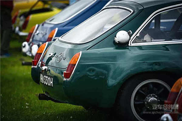 在设计趋同化的汽车时代，不如用这些老车回味经典！