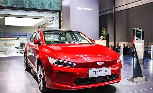 禁售燃油车的脚步越来越近 中外车企加速布局新能源！