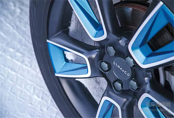 零下40℃的温度也无法阻挡领克01滑雪的热情