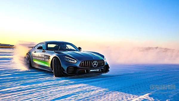 在冰面一次解锁6大F1赛道 我“漂”了