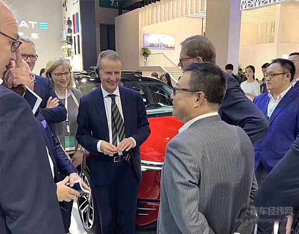 上海车展的关键词：起火、演员与隐喻