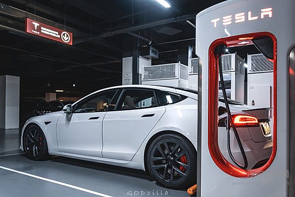 解决续航焦虑 800V高压快充即将普及