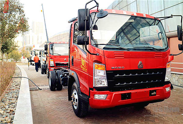 中国重汽HOWO轻卡2017强力产品抢先看