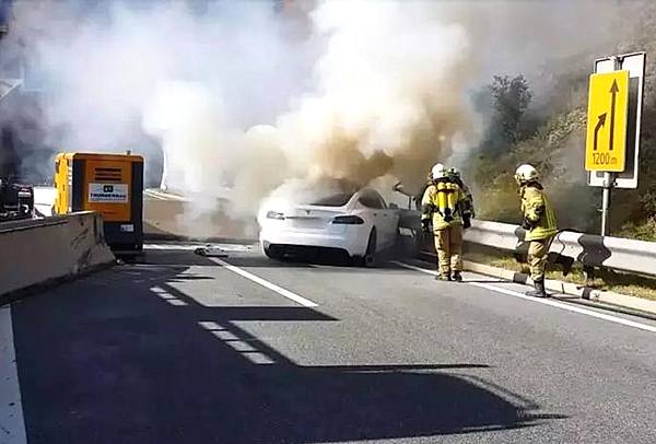 大众一亿美元落注的固态电池，能成为三元锂电池的终结者吗？