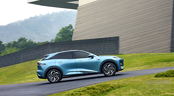 同为中型SUV 比亚迪唐与深蓝S07谁表现更好？