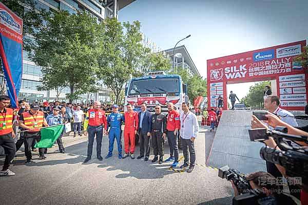 2018年丝绸之路国际汽车拉力赛中国段盛大开幕