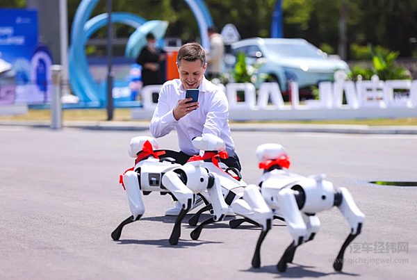 奇瑞墨甲机器人全球批量交付