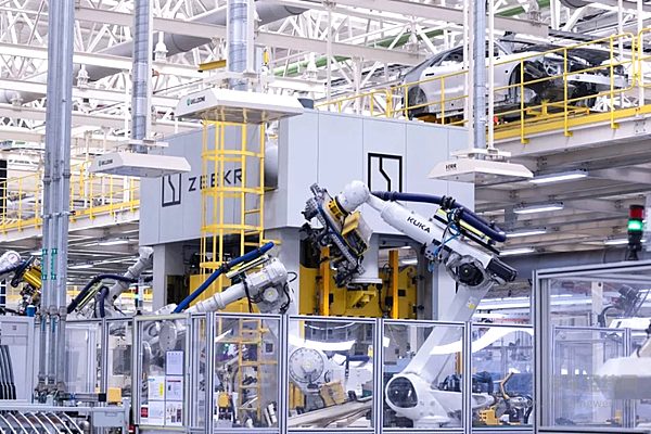 大模型进厂！极氪引领AI智慧工厂创新应用