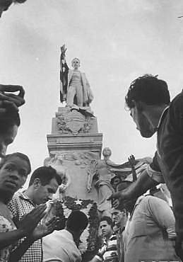 北上广的渣男让你流泪 古巴的古董车让你心碎