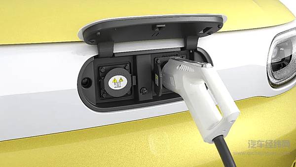 五菱汽车出色亮相开心出行 第三代马卡龙全方位升级