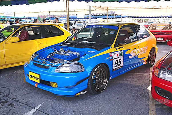 别不承认，区区东南亚就是比我们会玩车