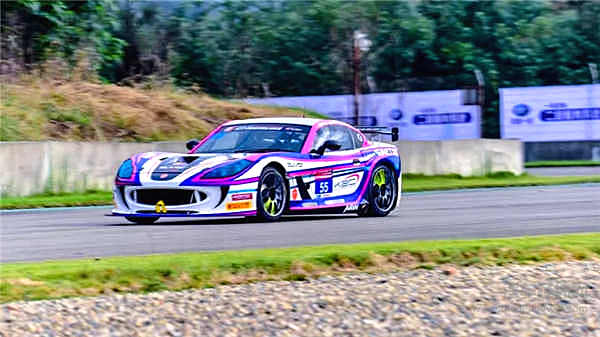 在多弯起伏的赛道上比拼，奥迪、保时捷、兰博基尼哪辆最强？