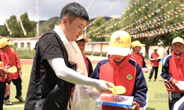 哪吒汽车的哪铁们极致旅行 走进邦达小学