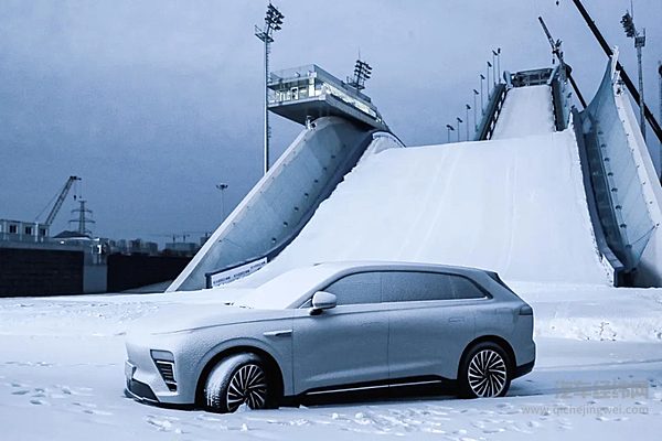 打破奥迪纪录！全新星纪元ET增程四驱全球首次37.82°冲坡挑战成功！