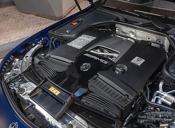 斯图加特硬汉 兼顾暴力与省油的奔驰AMG E级