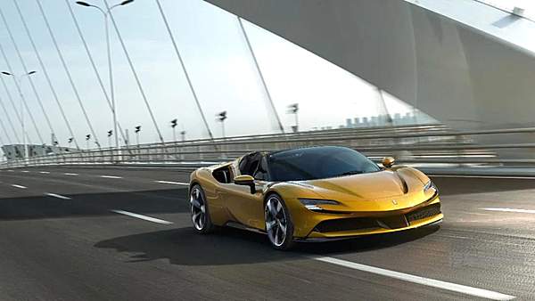 SF90 Spider超“跃”想象 带来更纯粹的驾驶乐趣