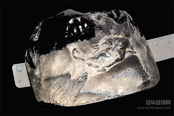 一辆SUV卖600万 有一种奢华叫劳斯莱斯