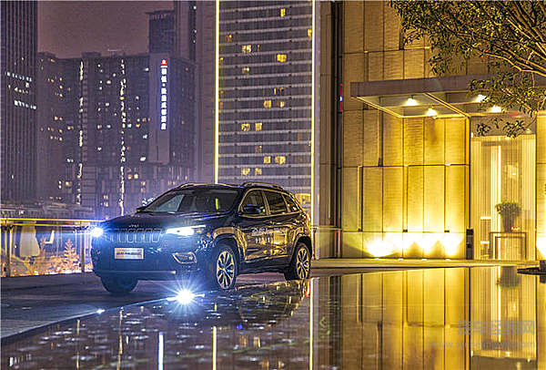 带火了分体式大灯后 全新Jeep自由光却不玩了！