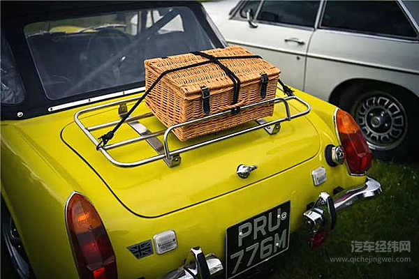 在设计趋同化的汽车时代，不如用这些老车回味经典！