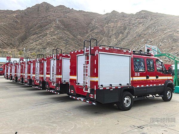 纵横复杂地形！欧霸·雷霆以硬核四驱越野力 赋能多行业作业需求