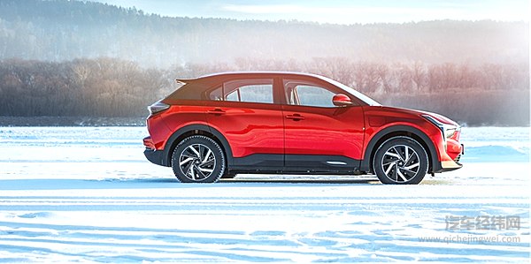  哪吒U解决A柱盲区的设计是：让它消失！