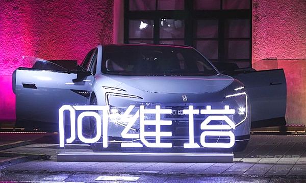 搭载华为三件套 智界S7和阿维塔12谁更强？