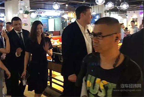 李斌的盒饭、何小鹏的白酒与马斯克的包子