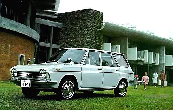 搭载了当时属于前沿科技的前轮驱动技术的斯巴鲁1000旅行版