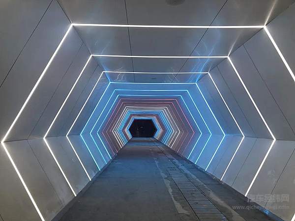 海马新能源汽车郑州体验中心开业 首款插混车型6P惊艳亮相