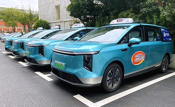 面向出租车市场的新型七人座纯电MPV TF7