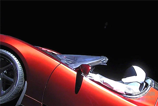 特斯拉Roadster上演太空漫步 理科生马斯克的终极浪漫