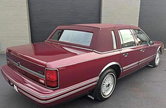 1993年款林肯城市 跑了1500多公里后数十年未动迎来新主人